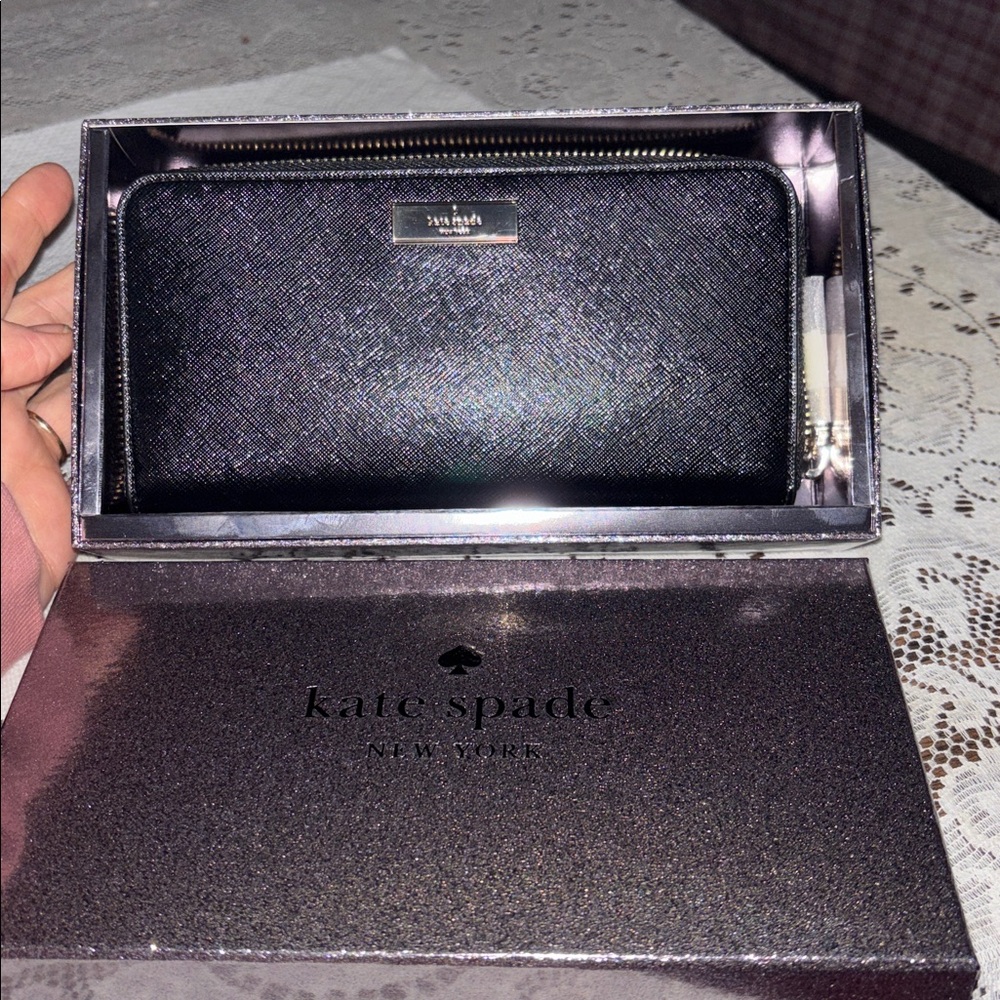 Kate spade 🆕 boxed large continental wallet Black